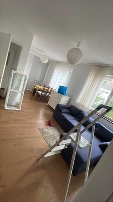 Zentrale Altbauwohnung mit Charme: Helle 2,5-Zimmer Wohnung, zentrale Lage zum Bahnhof & Innenstadt