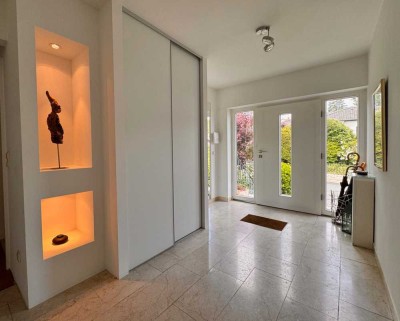 +++ ENERGETISCH MODERNISIERTES EINFAMILIENHAUS MIT ELW IM BUNGALOW-STIL IN HERRLICHER ORTSRANDLAGE I