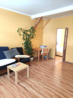 Helle 2-Zimmer-Wohnung mit Einbauküche und Balkon