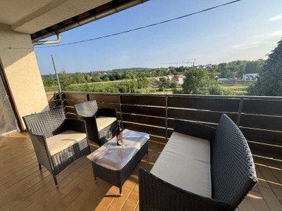 5-Zimmer-Wohnung mit neuen Möbeln und Geräten,Balkon und neuer Gasheizung.