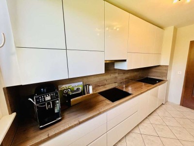 Geräumige Etagenwohnung mit Balkon&Aufzug in zentraler Lage - Ihr neues Zuhause in Komfort und Stil!