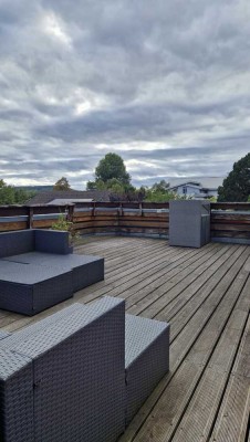 Großzügige 2-Zimmer-Wohnung mit Dachterrasse