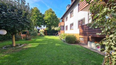 Voll vermietetes Mehrfamilienhaus mit Garagen und Halle!