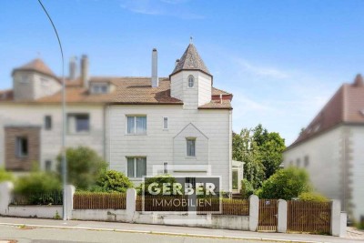 Herrschaftszeiten: DHH mit Türmchen und romantischen Garten