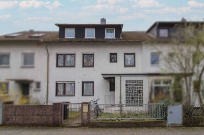 Einladendes Wohnerlebnis: Helle Wohnung mit Gartenanteil, Terrasse und Garage in Darmstadt