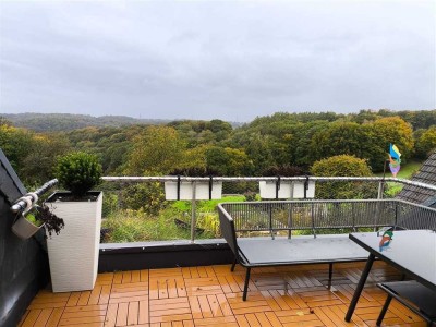Ein Zuhause mit Weitblick - großzügige Maisonette mit Kamin und Loggia
