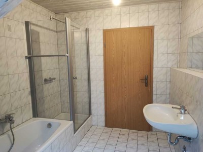 Helle 3-Zimmer-Dachgeschosswohnung mit 3 Balkon in Ludwigsmoos
