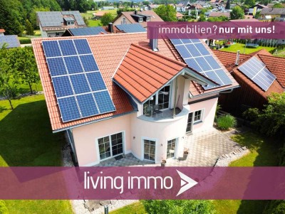 Wohngenuss pur: Einfamilienhaus mit separatem Spa-Nebenhaus, Garage & PV-Anlage in Hutthurm