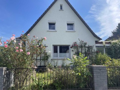 Designmöbliertes 2-Zi.Apartment mit Tageslichtbad, Balkon und Garten