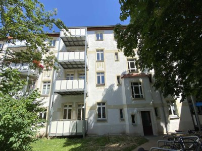 2-Zimmer-Whg. hell und ruhig gelegen mit Balkon u. EBK