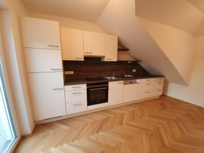 78m² 3-Zimmer Neubau-Dachgeschoß-Wohnung mit Balkon, Wärmepumpe-Fußbodenheizung, Einbauküche