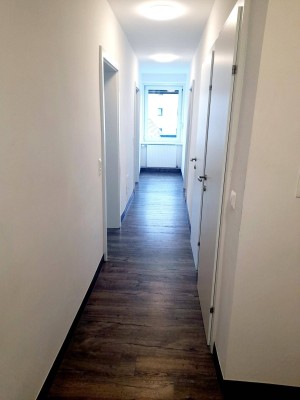 Ansprechende, sanierte 3 Zimmer Wohnung mit Küche