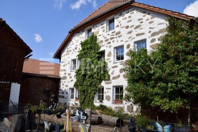 Idyllischer HOF für Landwirtschaft, Mostheurigen, Gästezimmer
