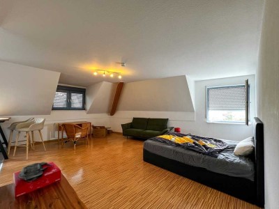 Attraktive 1-Zimmer-Wohnung im Dachgeschoss – inklusive EBK & TG-Stellplatz
