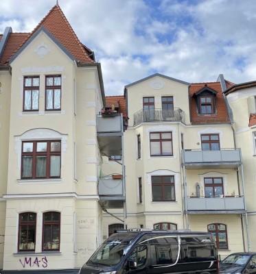 2 Zimmer-Altbauwohnung mit Balkon / EBK in Magdeburg-Stadtfeld zu vermieten