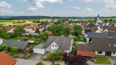 Großzügige Wohnung mit sonniger Loggia, Dachstudio, Garage und Stellplatz