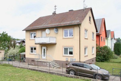Ideal zur Eigennutzung: Wohnhaus mit bald verfügbarer Erdgeschosswohnung!