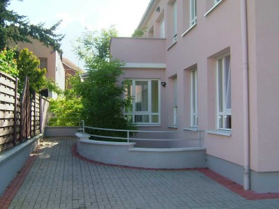 Geschmackvolle 2-Raum Wohnung, über 2-Etagen, 82-qm, mit EBK und 2Terrassen in S-Bahn Nähe