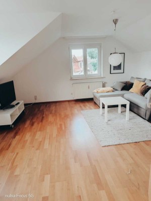 Sehr schöne helle, voll möblierte 2 -Zimmer Wohnung