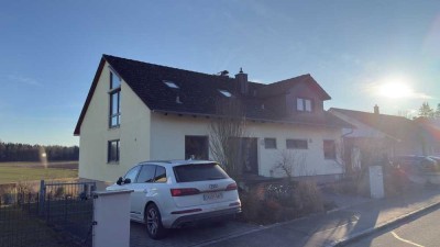Von Privat:  Großes freistehendes Einfamilienhaus in perfekter Ortsrandlage