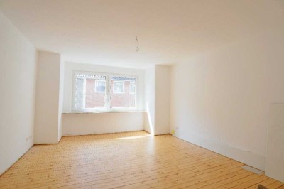Erstbezug nach Renovierung! Ca. 57 m² große 2-Zimmerwohnung mit Wohnküche, zentral
