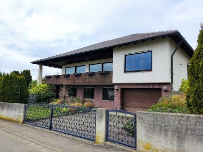 Geräumiges 10-Raum-Einfamilienhaus in Ellzee mit Balkon und schönem Garten