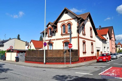 Zwei-Familienhaus mit Anbau,  Nebengebäude und Garten. Vermietet.  Ideal als Kapitalanlage.