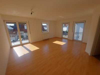 Sonnige, schön geschnittene 2-Zimmer-Wohnung mit Küche, Balkon + Stellplatz in Iffezheim