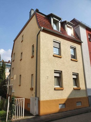2-Familienhaus mit Gestaltungspotenzial!