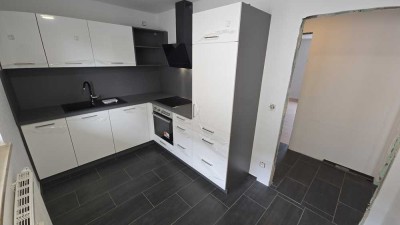 + + + komplett sanierte 2,0-Zimmerwohnung mit EBK, Balkon und Gäste WC! + + +
