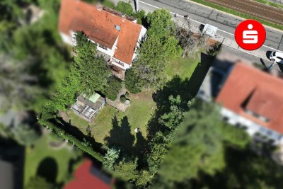 Hier ist Potenzial! Platz für zwei Häuser!