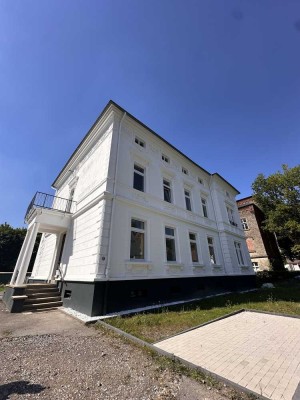 Erstbezug 6 Zimmer - Traum DG Wohnung nach komplett Sanierung - Denkmalgeschützte Villa. 3 Einheiten