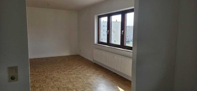 1 - Zimmer - Wohnung in Dessau - Roßlau / OT Roßlau - AUFZUG !!!