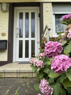 � Charmantes Rheinmittelhaus mit Garten in Bonn-Buschdorf – Familienidyll in „Im Dahl“!