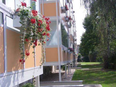 2Raumwohnung im Erstbezug, mit einem verglasten XXL-Balkon.