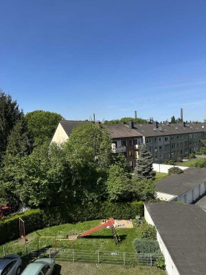 Lichtdurchflutete 3-Zimmer-Dachgeschosswohnung mit Balkon – familienfreundlich & zentral