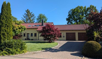 Wohnhaus mit Doppelgarage, Stellplatz, großem Garten und viel Raum zur freien Entfaltung