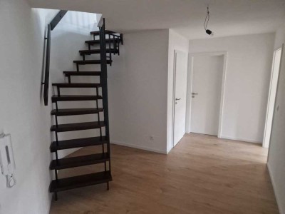 Erstbezug nach Sanierung: Stilvolle 4,5-Raum-Maisonette-Wohnung