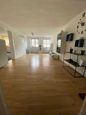 67 qm - 2,5 Zimmer - Wohnzimmer, 1 Schlafzimmer, Küche, Bad, Büro od. Esszimmer