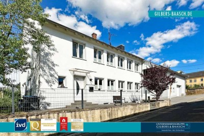 Liersberg: Großzügiges Einfamilienhaus mit Innenhof Terrasse, Garten mit Pool und zwei Garagen