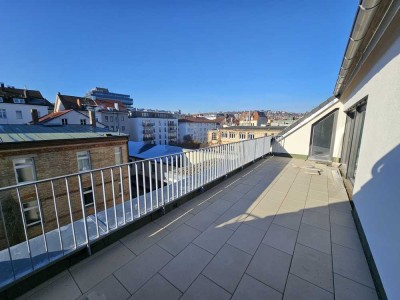 Luxuriöse Dachgeschosswohnung mit großer Loggia, Aufzug und TG-Stellplatz