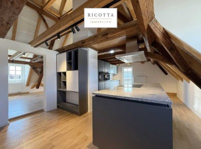 Erstbezug nach Sanierung - traumhafte 3,5 Zimmer Wohnung mit Balkon im Kulturdenkmal