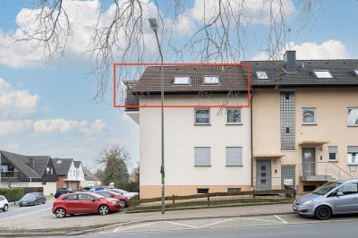 Schöne Dachgeschosswohnung mit großem Balkon und Stellplatz