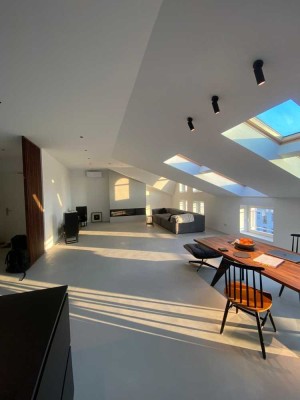 Exklusives Design Dachgeschoss-Loft mit großer Terrasse, Klimaanlage und Kamin