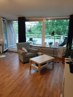 Stilvolle 1-Raum-Dachgeschosswohnung mit Balkon und EBK in Hamburg Harburg