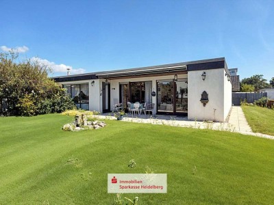 Reihenendhaus-Bungalow mit Atrium und zwei Garagen auf einem Erbpachtgrundstück in Hockenheim