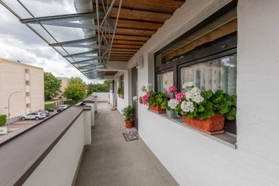FBC - Lichtdurchflutete 4-Zimmer-DG-Maisonette-Wohnung  mit Dachterrasse, Balkon + TG-Stellplatz