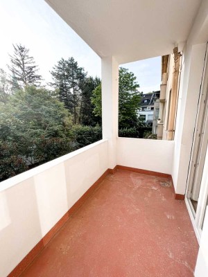 ***Gepflegte Etagenwohnung mit Balkon, Laminat Duschbad & Wohnküche***