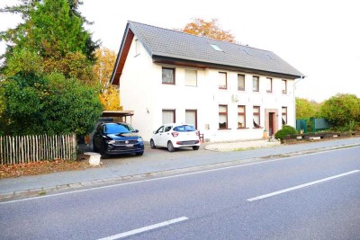 Geräumiges Zweifamilienhaus auf gut gelegenem Grundstück mit viel Platz zur persönlichen Entfaltung