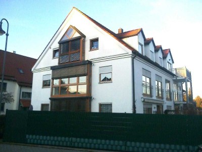 Helle Obergeschosswohnung in 9-Familienhaus